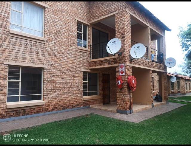 2 BEDROOM TOWNHOUSE FOR SALE IN DAWN PARK EXT